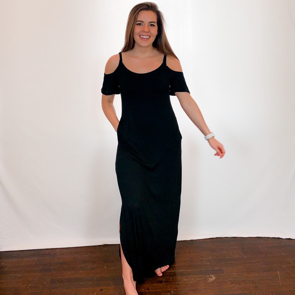 Black Cold Shoulder Short Sleeve Maxi Dres Small
